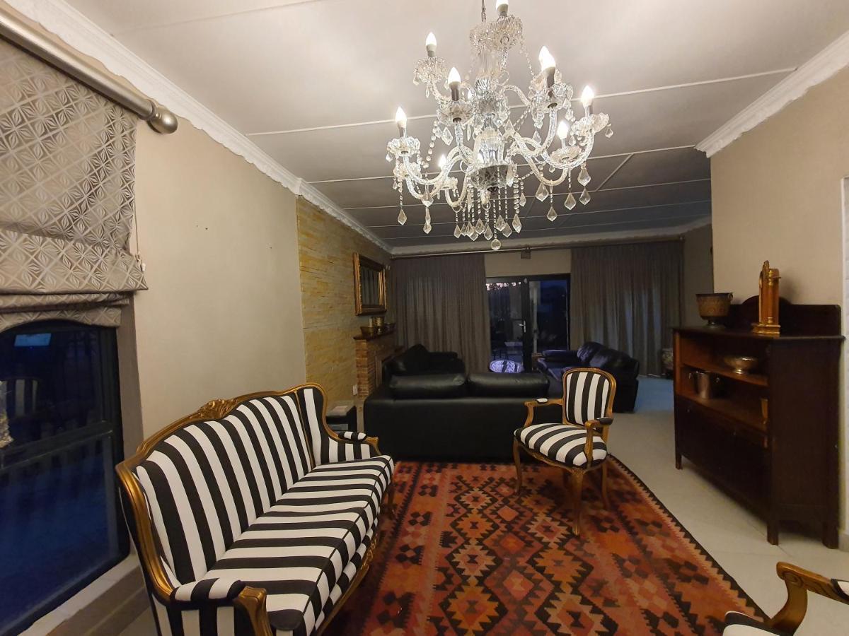 Le Grant Guesthhouse Aparthotel Kroonstad Ngoại thất bức ảnh