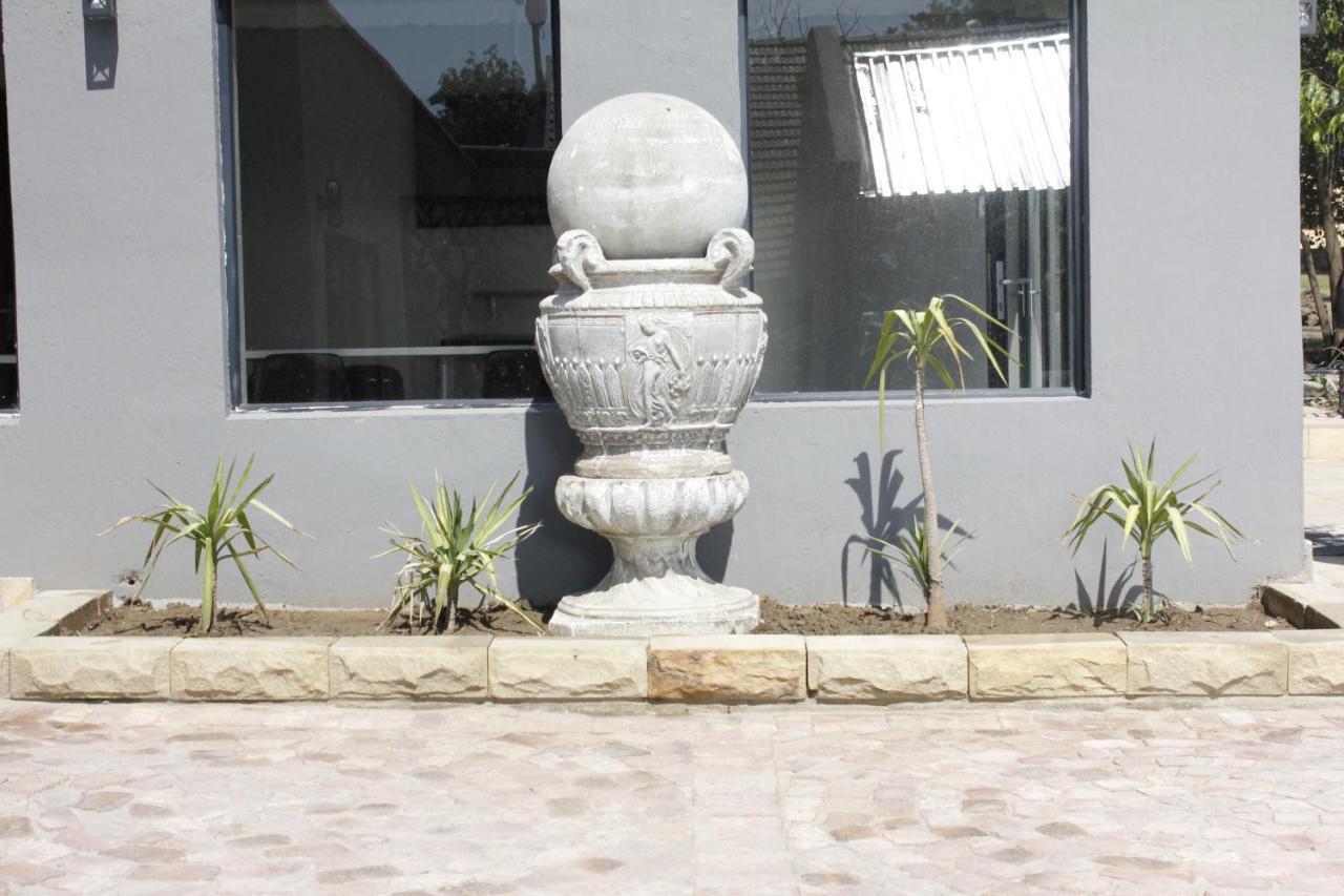Le Grant Guesthhouse Aparthotel Kroonstad Ngoại thất bức ảnh